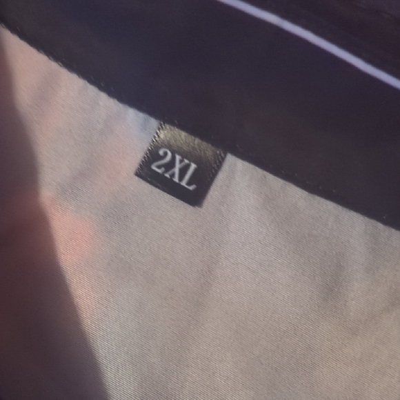 Skull 💀 & Roses 🌹 Button Down Fits Like an XL - Picture 10 of 10